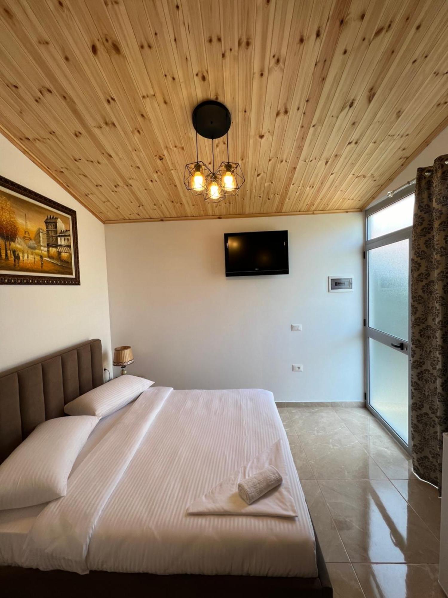 Lake Bliss Cabins Shkoder Bagian luar foto