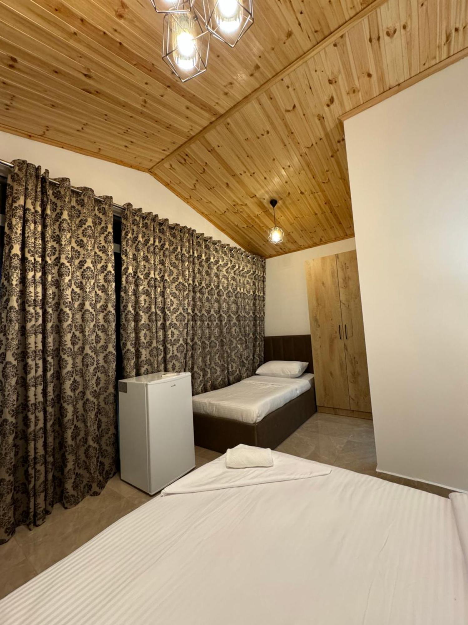 Lake Bliss Cabins Shkoder Bagian luar foto