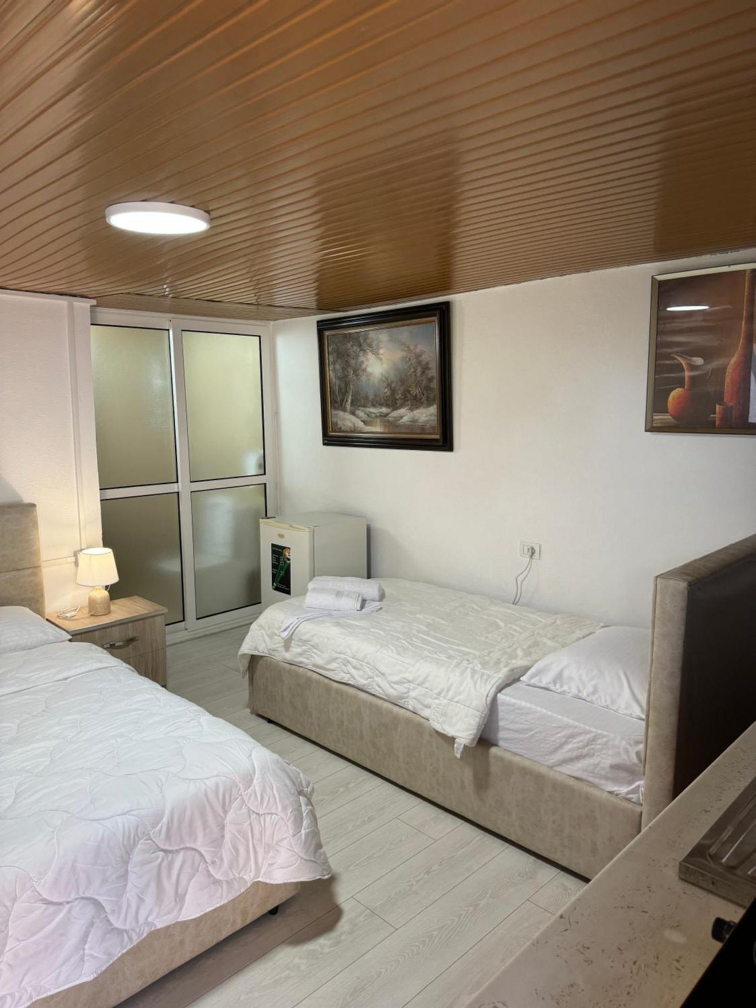Lake Bliss Cabins Shkoder Bagian luar foto