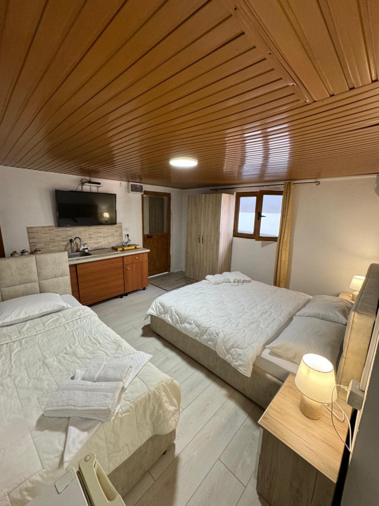 Lake Bliss Cabins Shkoder Bagian luar foto