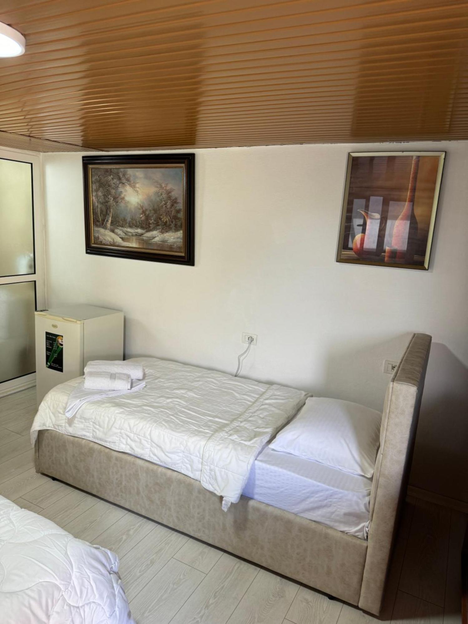 Lake Bliss Cabins Shkoder Bagian luar foto